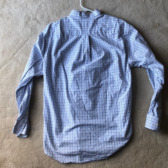 Vineyard Vines button down Size Medium - Picture 2 of 4